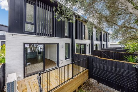 Photo of property in 3 Kaaramuramu Lane, Mangere Bridge, Auckland, 2022