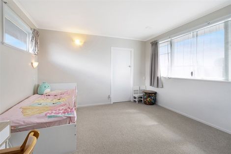 Photo of property in 129 View Road, Sunnyvale, Auckland, 0612