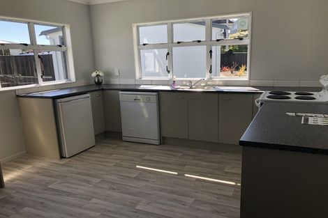 Photo of property in 17 Bluegum Road, Paraparaumu Beach, Paraparaumu, 5032