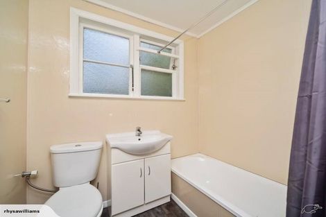 Photo of property in 60 Glenpark Avenue, Frankleigh Park, New Plymouth, 4310