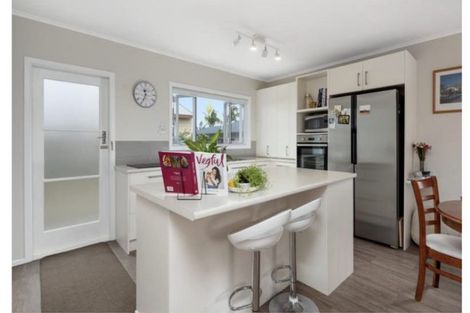 Photo of property in 74 Queen Road, Bellevue, Tauranga, 3110
