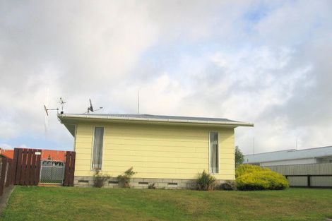 Photo of property in 24 Chatsworth Place, Highbury, Palmerston North, 4412