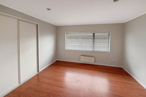 Photo of property in 4/520 Don Buck Road, Westgate, Auckland, 0614