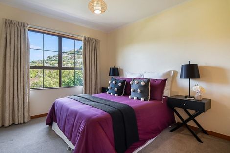 Photo of property in 5 Thatcher Crescent, Crofton Downs, Wellington, 6035