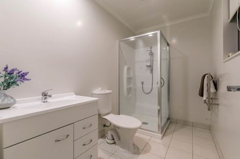 Photo of property in 36 Nimstedt Avenue, Oteha, Auckland, 0632