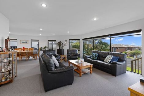 Photo of property in 20 Tirohunga Drive, Henderson, Auckland, 0612