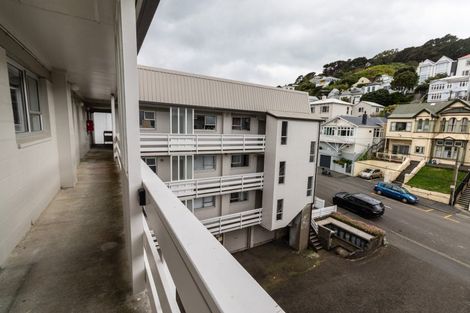 Photo of property in 5 Hawker Street, Mount Victoria, Wellington, 6011