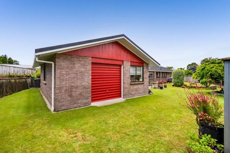 Photo of property in 21 Kowhai Street, Inglewood, 4330