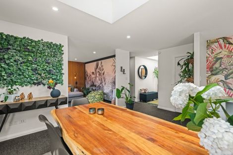 Photo of property in 6 Stratford Court, Fitzherbert, Palmerston North, 4410