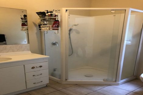 Photo of property in 1/5 Carole Crescent, Pakuranga, Auckland, 2010