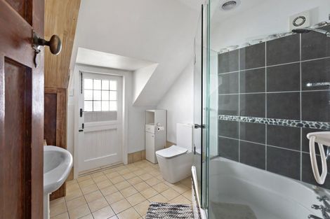 Photo of property in 18 Mahoe Street, Eastbourne, Lower Hutt, 5013