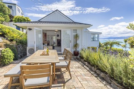Photo of property in 66 Seatoun Heights Road, Seatoun, Wellington, 6022