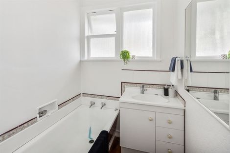 Photo of property in 100 Helston Road, Paparangi, Wellington, 6037