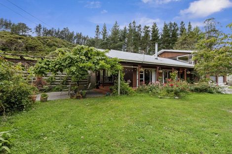 Photo of property in 84 Crowther Road, Wainuiomata, 5373