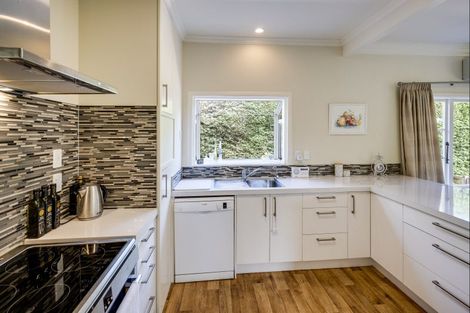 Photo of property in 11 Tauroa Road, Havelock North, 4130