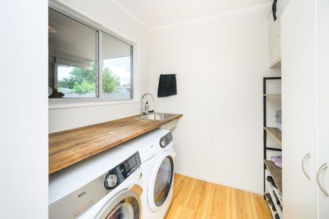 Photo of property in 28 Summerhill Drive, Fitzherbert, Palmerston North, 4410