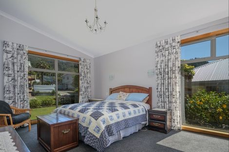 Photo of property in 26 Gravesend Place, Picton, 7220