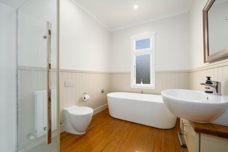 Photo of property in 29 Seaview Road, Paremata, Porirua, 5024