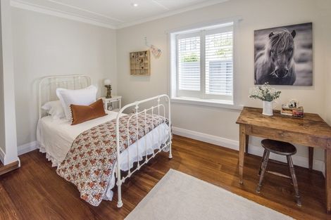 Photo of property in 111 Vauxhall Road, Narrow Neck, Auckland, 0624