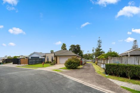 Photo of property in 14 Aitkenhead Court, Parakai, 0830