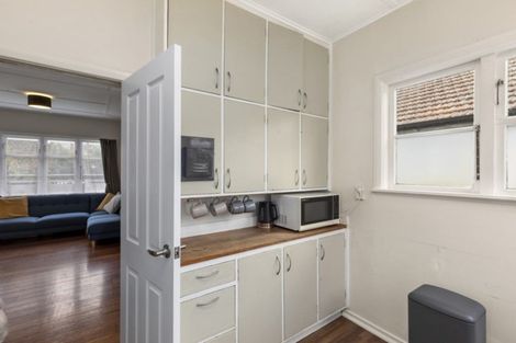 Photo of property in 114 Cambridge Terrace, Fairfield, Lower Hutt, 5011