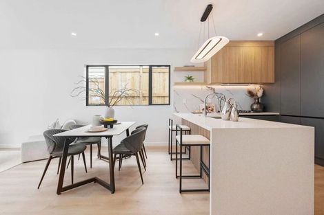 Photo of property in 16c Madison Place, Forrest Hill, Auckland, 0620