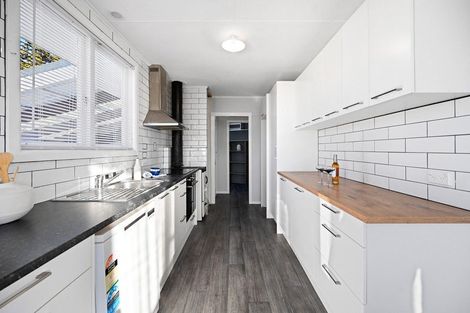 Photo of property in 2 Mabian Crescent, Deanwell, Hamilton, 3206