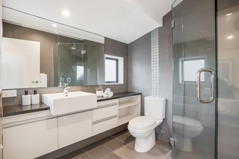 Photo of property in 158b East Coast Road, Forrest Hill, Auckland, 0620