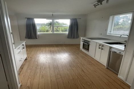 Photo of property in 8 Kea Place, Mangere Bridge, Auckland, 2022