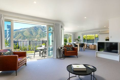 Photo of property in 8 Whitby Close, Waikawa, Picton, 7220