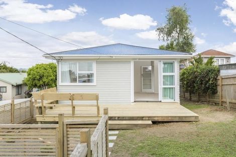 Photo of property in 1/862 East Coast Road, Northcross, Auckland, 0630