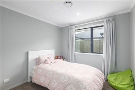 Photo of property in 16 Northmoor Boulevard, Rolleston, 7615