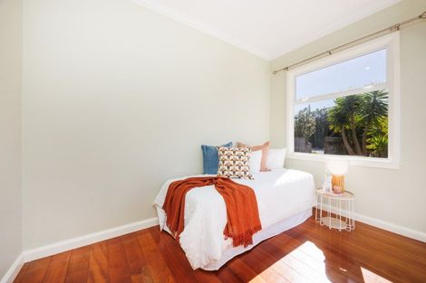 Photo of property in 16 College Street, Awapuni, Palmerston North, 4412