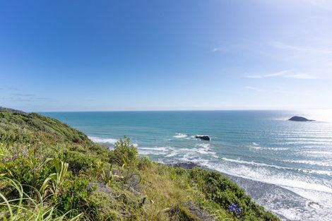 Photo of property in 7 Ngatira Road, Muriwai, Waimauku, 0881