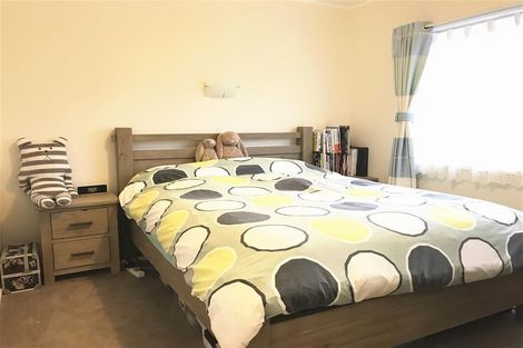 Photo of property in 2/7 Hamilton Place, Glenfield, Auckland, 0629