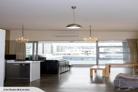 Photo of property in 4/25 Home Street, Mount Victoria, Wellington, 6011