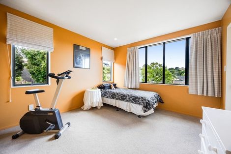 Photo of property in 30 Woodridge Avenue, Northcross, Auckland, 0630