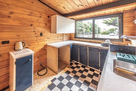 Photo of property in 15 Aranui Avenue, Castlecliff, Whanganui, 4501