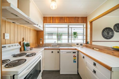 Photo of property in 31 Aniseed Grove, Timberlea, Upper Hutt, 5018