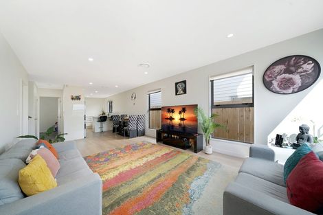 Photo of property in 240c Whitney Street, Blockhouse Bay, Auckland, 0600