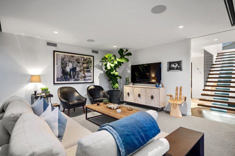 Photo of property in 222 Hurstmere Road, Takapuna, Auckland, 0622