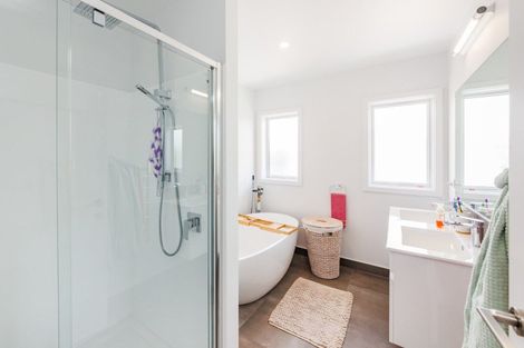 Photo of property in 23 Vaucluse Heights, Fitzherbert, Palmerston North, 4410