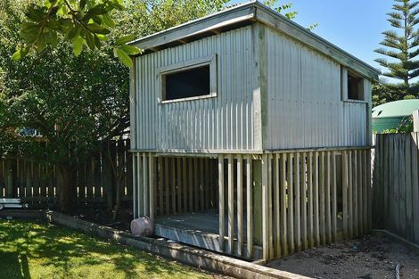 Photo of property in 1 Tamarisk Drive, Riversdale Beach, Masterton, 5872