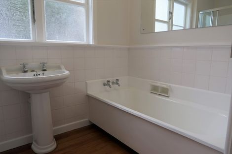 Photo of property in 10 Lucknow Terrace, Khandallah, Wellington, 6035