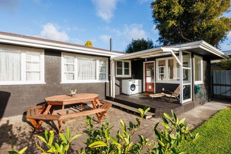 Photo of property in 23 Featherston Street, Takaro, Palmerston North, 4412