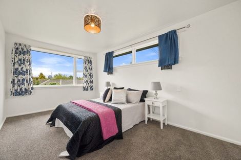 Photo of property in 16 Ilfracombe Place, Burnside, Christchurch, 8053