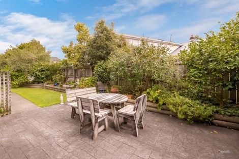 Photo of property in 2/14 Vincent Street, Waterloo, Lower Hutt, 5011