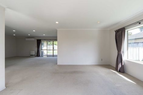 Photo of property in 27 Whitney Place, Rototuna North, Hamilton, 3210