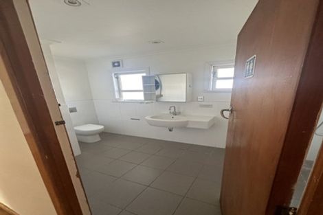 Photo of property in 4 Ridgemount Rise, Mangere Bridge, Auckland, 2022