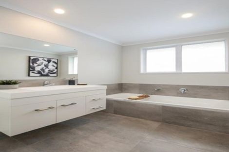 Photo of property in 2 Helenvale Crescent, Pokeno, 2402